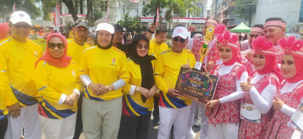 Bupati Bistamam didampingi anggota DPR RI Komisi Buka Lomba Senam kreasi Rokan Hilir 