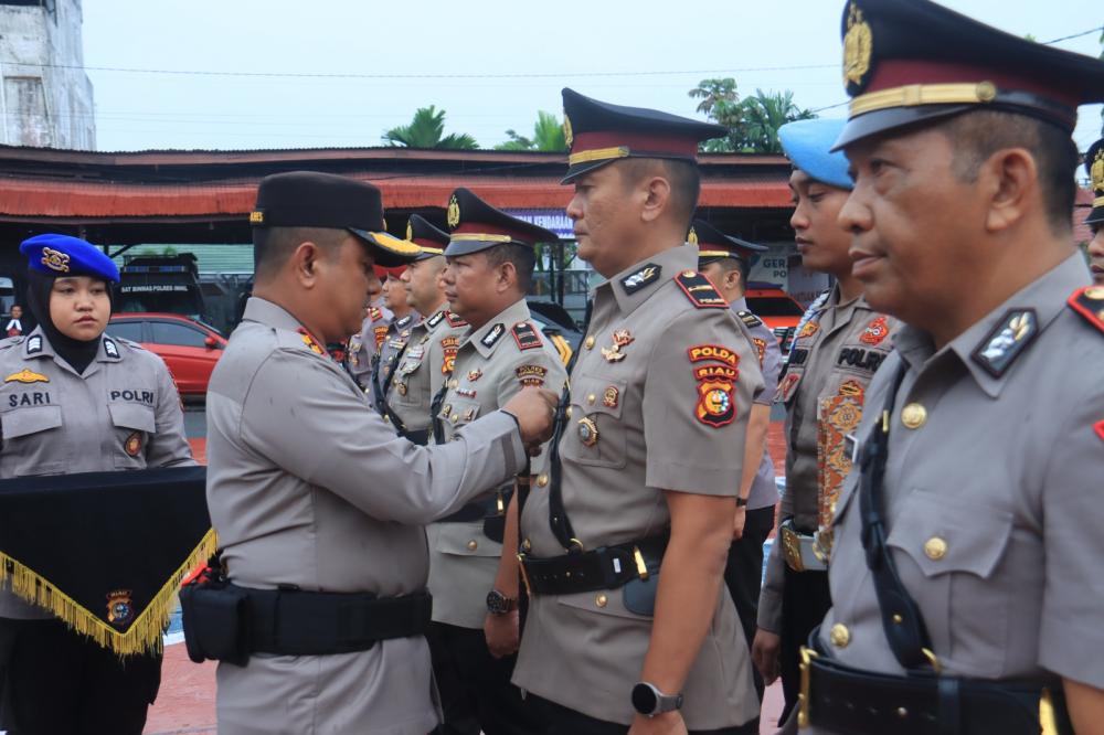 Sertijab Sejumlah Pejabat Utama dan Kapolsek Jajaran, Kapolres Inhil Tekankan Profesionalisme