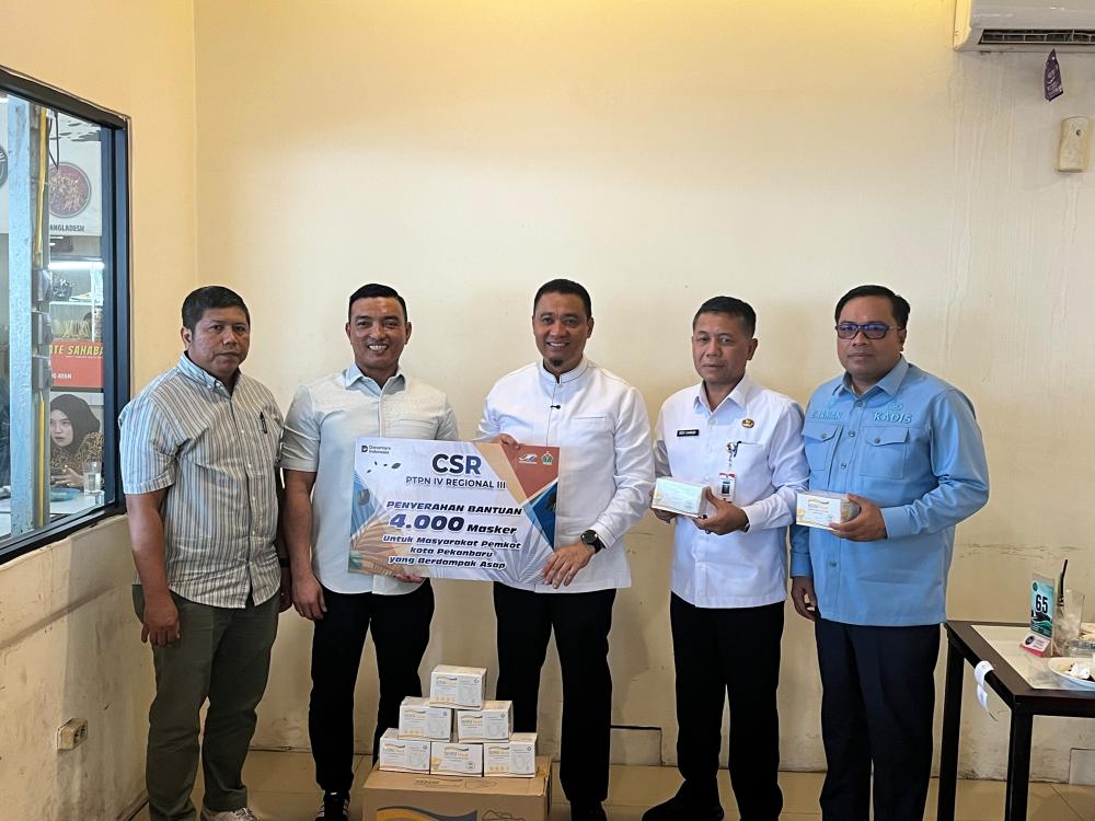 Bencana Kabut Asap, PTPN IV Regional III Salurkan 43.000 Masker ke 6 Kabupaten Kota di Riau