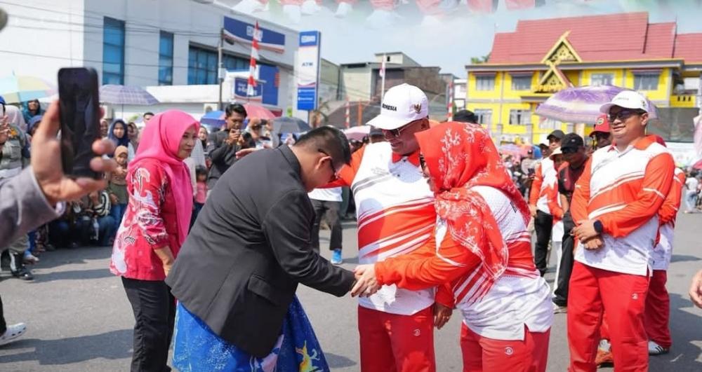 Bupati Rohil Bistamam Lepas Pawai Karnaval HUT RI ke 81, Diikuti Belasan Ribu Peserta