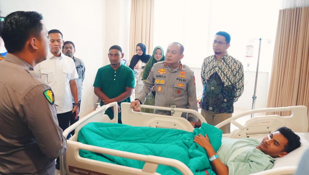 Jenguk Mahasiswa Korban Aksi Demonstrasi, Kapolda : Tegaskan Pengusutan Transparan dan Profesional 