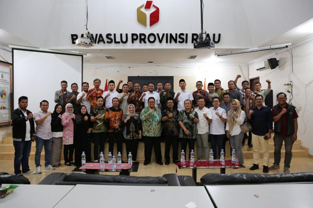 Silaturrahmi dan Peningkatan Kapasitas Pengawasan oleh Ketua Bawaslu RI di Bawaslu Riau