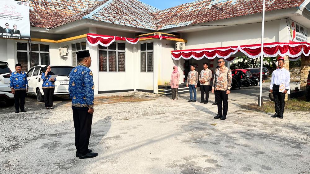 Jadi Pembina Upacara 17 Agustus, Ketua Bawaslu Kampar : Mari Kita Teladani Perjuangan Pahlawan