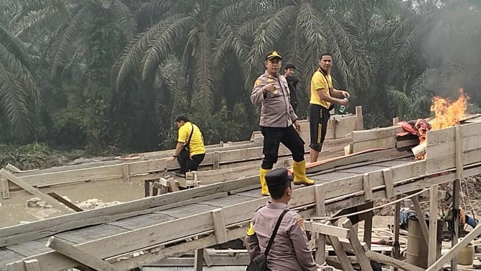 Lagi, Polsek Singingi Musnahkan Dua Rakit PETI di Desa Sungai Bawang