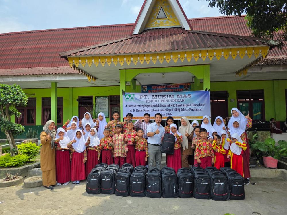 pt-musim-mas-kembali-buktikan-peduli-pendidikan-480-paket-perlengkapan-sekolah-disalurkan