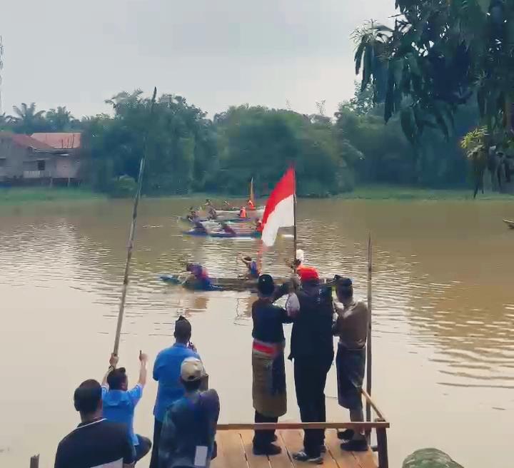 Pacu Sampan Kecamatan Payung Sekaki, Menjaga Tradisi Menuju Kalender Pariwisata Nasional 