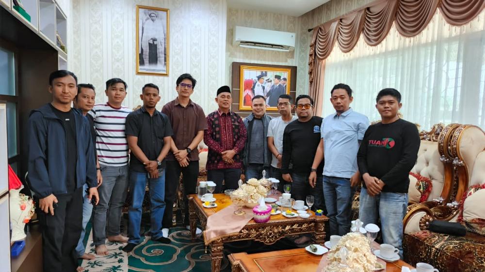 jelang-konfercab-vi-pwi-inhil-silaturahmi-dengan-bupati