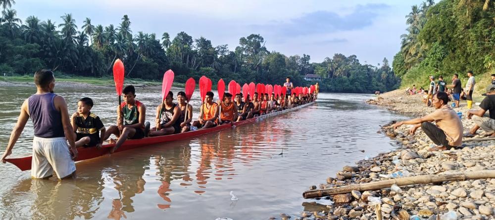 Sepakat, Jalur Pendekar Hulu Tampil saat Pacu Jalur MTQ di Tepian Narosa