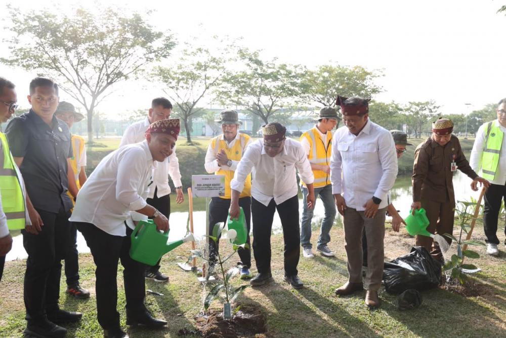 Menteri Lingkungan Hidup-PTPN IV PalmCo Luncurkan Gerakan Tanam 1,5 Juta Pohon
