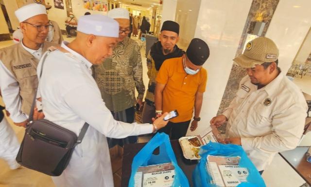 Wawako Pekanbaru Kunjungi Jemaah Haji di Makkah, Ingatkan Jaga Kesehatan Jelang Puncak Haji