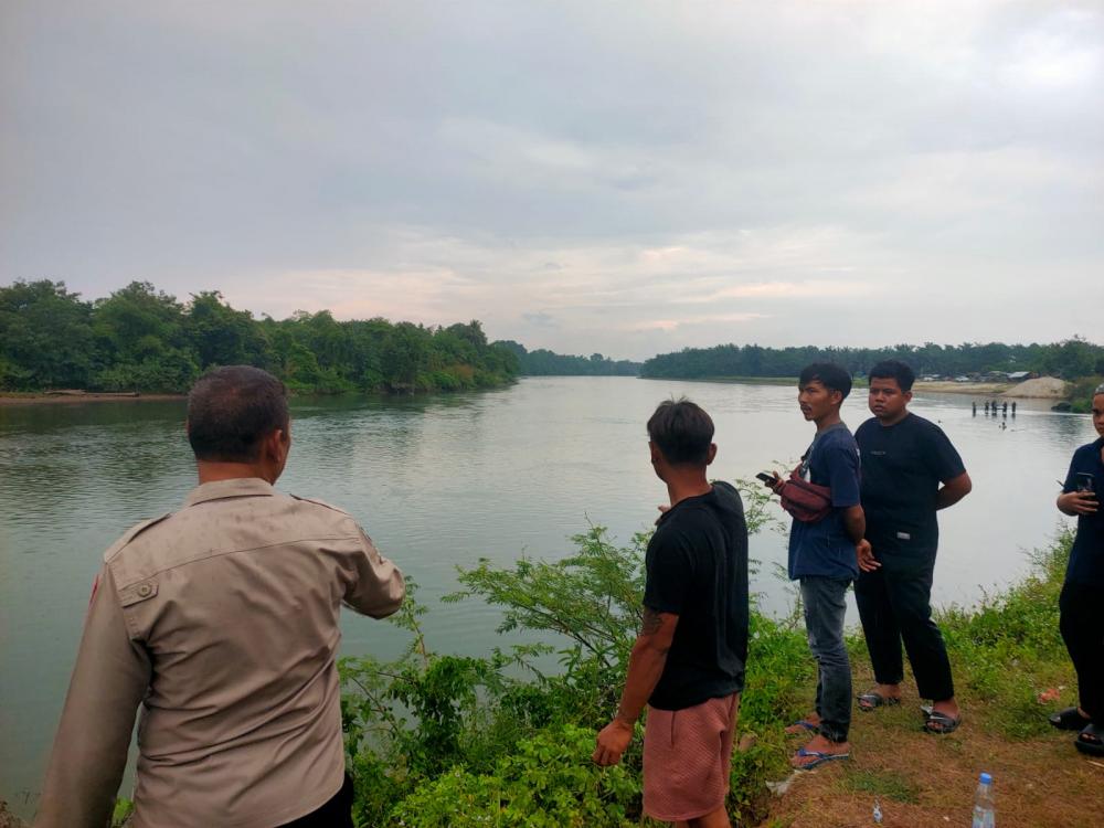 Mandi dan Mancing di Sungai Kampar, Buruh Asal Jabar Terseret Arus Hingga Tenggelam di Pulau Kosiok