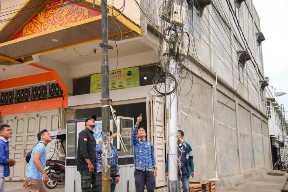 Kabel di Kota Telukkuantan Semraut, Kominfoss Panggil Penyedia Internet 