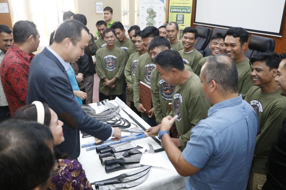 PalmCo Salurkan Rp17,1 Miliar untuk Kesehatan, UMKM, Lingkungan, dan Pemulihan Bencana