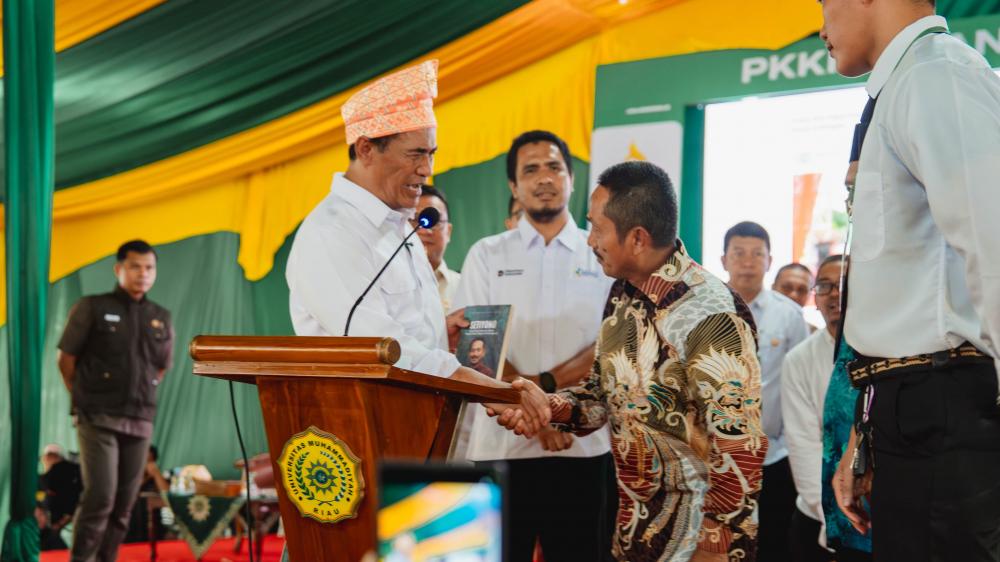 Di Hadapan Ribuan Mahasiswa, Mentan Puji Petani Sukses Binaan PTPN IV PalmCo