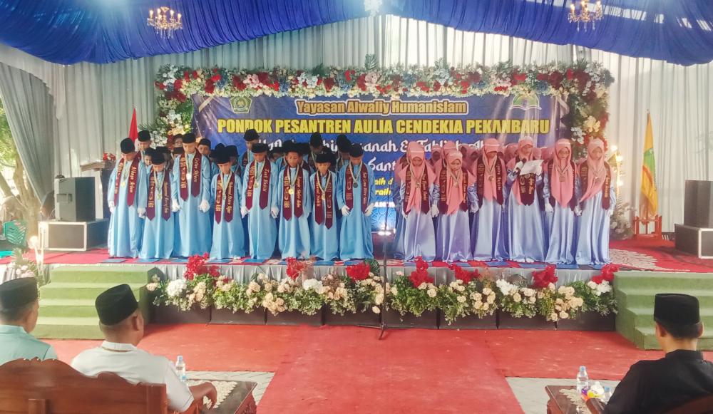 Ponpes Aulia Cendekia Wisuda 77 Santri Angkatan III, Tekankan Ilmu dan Keberkahan