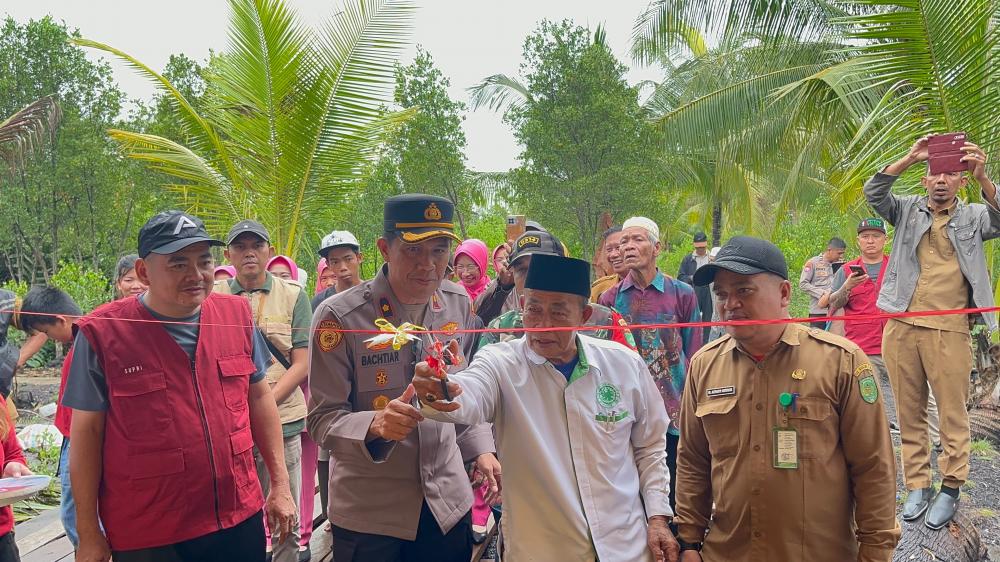Polsek Kateman Polres Inhil Resmikan Hasil Bedah Rumah, Wujud Kepedulian Polri pada Hari Bhayangkara
