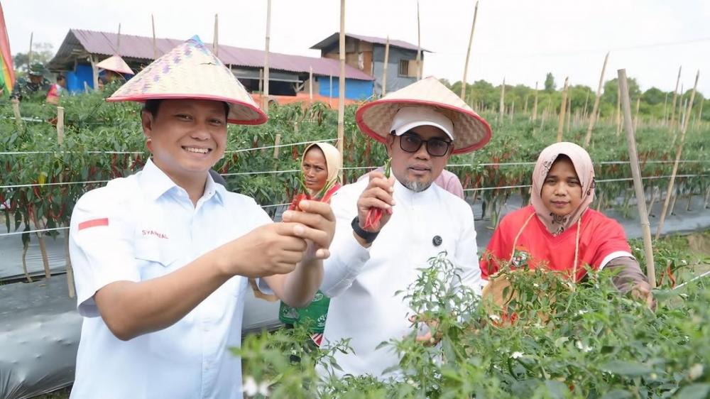 kepemimpinan-bupati-zukri-ketika-hadir-untuk-berbagi-dan-membangun
