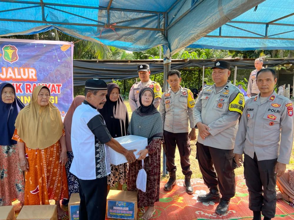 Masyarakat Koto Kombu Terima Sembako dan Layanan Kesehatan Gratis dari Polres Kuansing