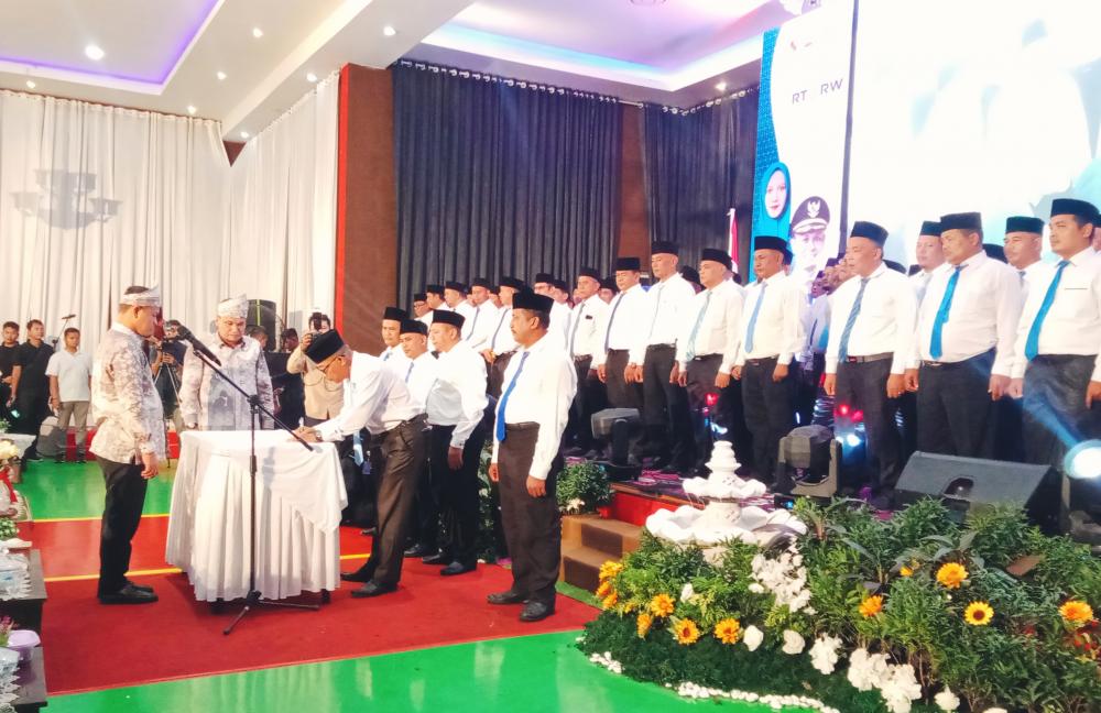 Wali Kota Pekanbaru Kukuhkan RT/RW dan Dasa Wisma se-Kecamatan Kulim
