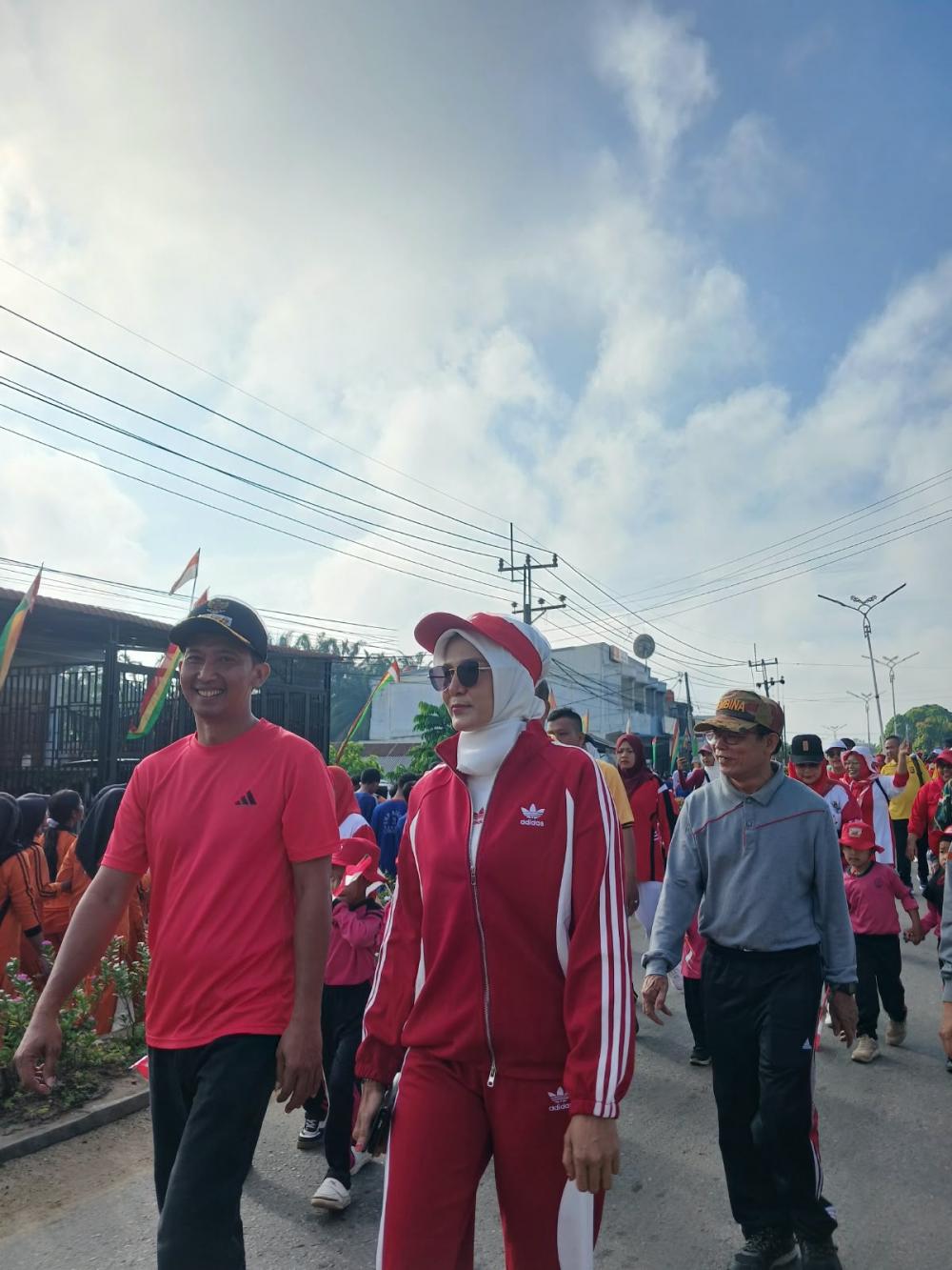 sambut-hut-ke81-ri-kecamatan-tandun-gelar-jalan-santai-dan-beragam-kegiatan-meriah