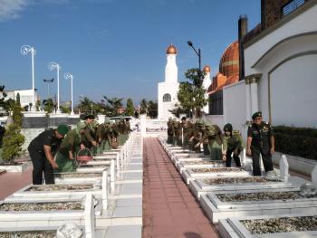 hormati-jasa-pahlawan-personel-kodim-0321rohil-gelar-ziarah-rombongan-di-tmp-kusuma-bhakti