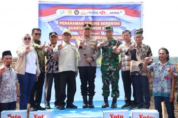 Dukung Program Swasembada Pangan, Polres Siak Bersama PT RAPP, Kolaborasi Lakukan Penanaman Jagung 