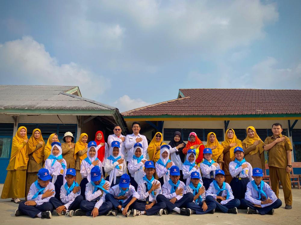 PMR SMPN 1 Concong Luar Dilantik, dr. Faris: Jadilah Generasi yang Peduli dan Siap Menolong