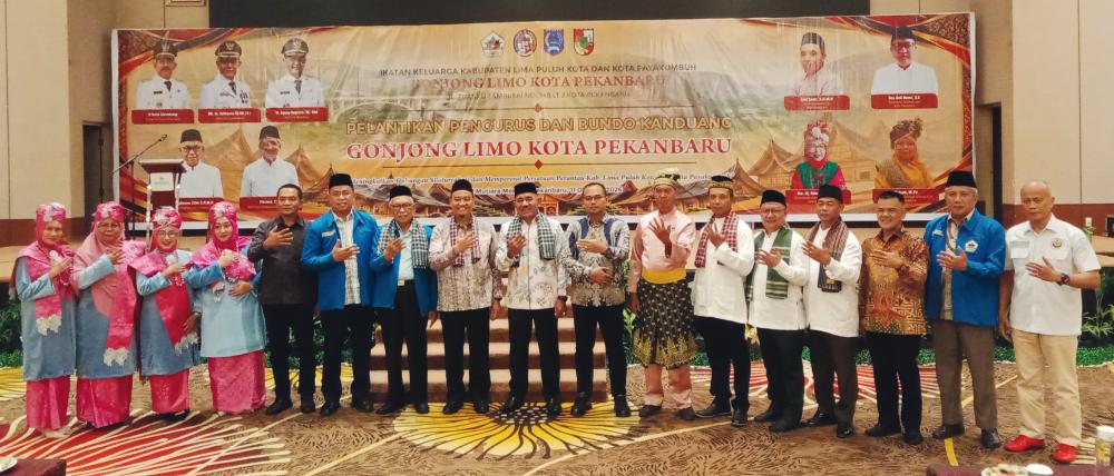 pengurus-gonjong-limo-pekanbaru-dikukuhkan-wawako--mari-lestarikan-adat-minangkabau