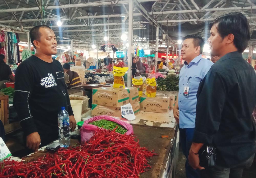 PT RPB Salurkan 9.600 Liter MinyaKita di Pasar Cik Puan, Pastikan Harga Sesuai HET