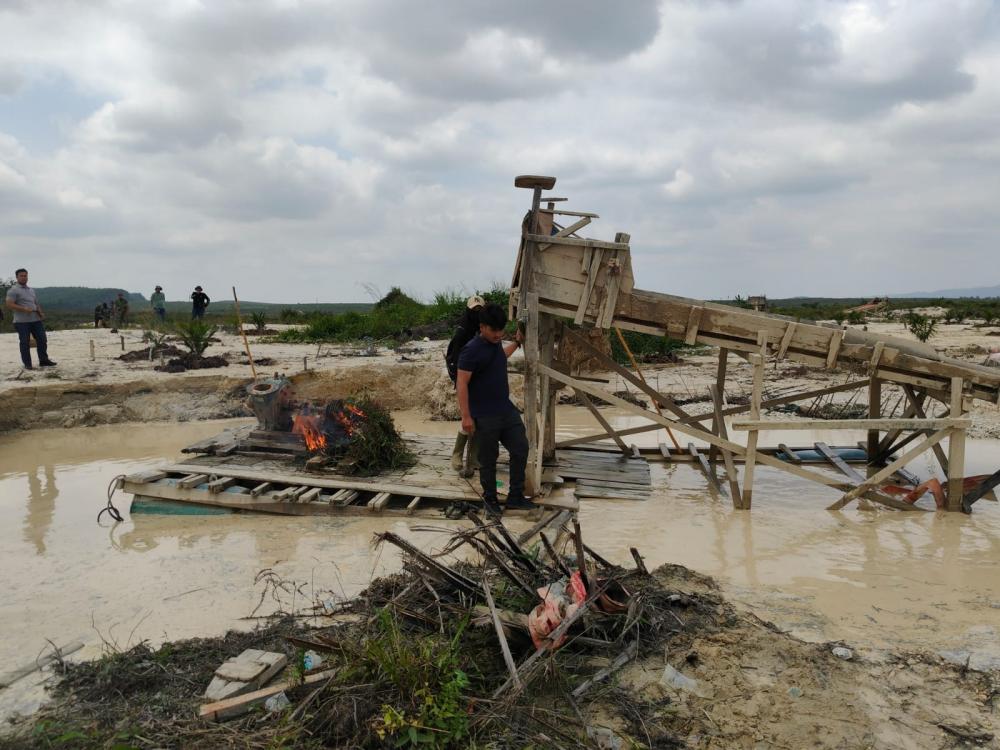 Sisir Dua Kecamatan, Polres Kuansing Musnahkan  22 Rakit PETI 
