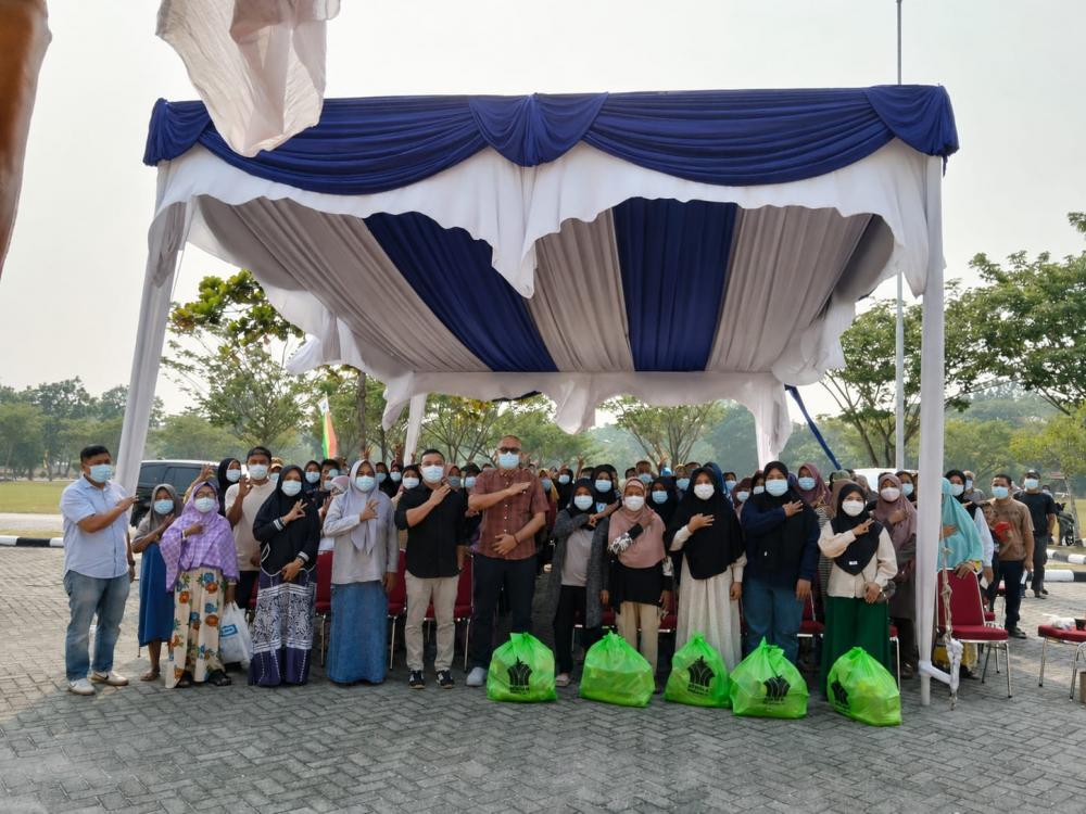 PTPN IV Regional III Ringankan Beban Ratusan Warga Terdampak Asap Karhutla
