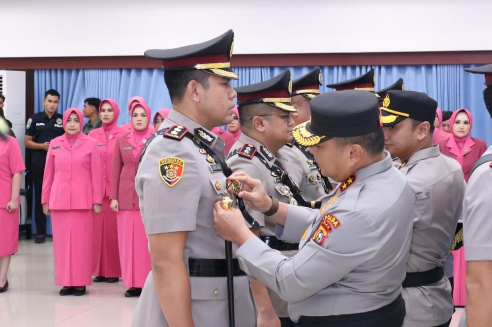 Kapolda Riau Pimpin Sertijab Dirintel, Kabid Humas hingga 4 Kapolres