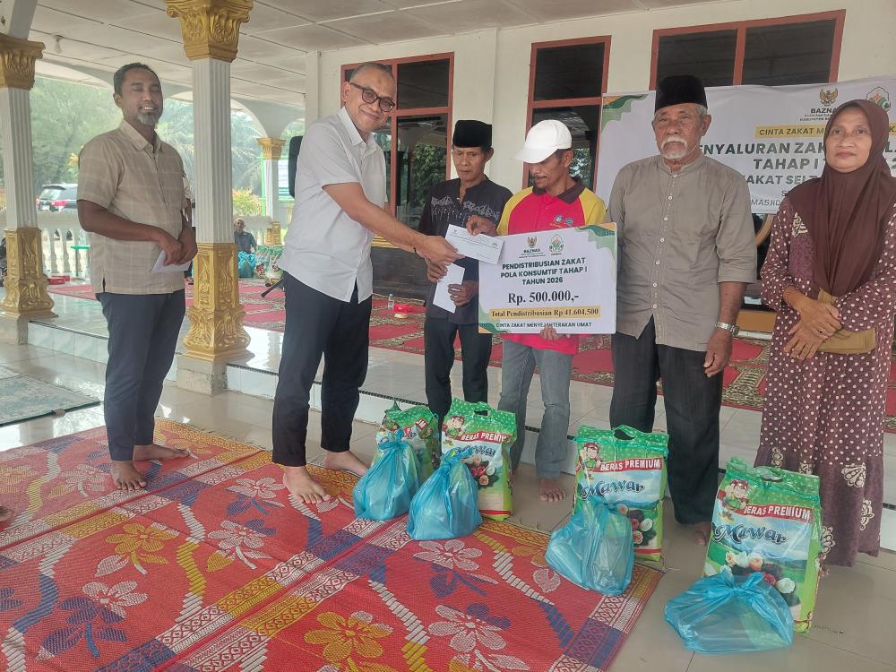 Manajemen PKS Tapung Salurkan Zakat ke Masyarakat Desa Tandun dan Sungai Kuning