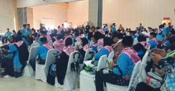 bandara-ssk-ii-berangkatkan-calon-jamaah-haji-kloter-pertama-provinsi-riau