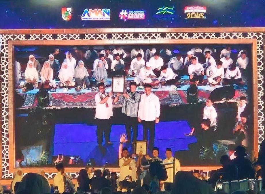 Pemko Pekanbaru Pecahkan Rekor MURI, 9.184 ASN Serentak Lantunkan Surah Al-Mulk
