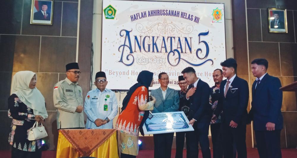 MAN 3 Pekanbaru Lepas 321 Siswa Kelas XII, Harapan Besar Meraih Masa Depan Gemilang