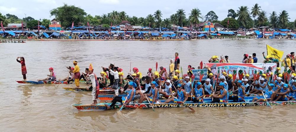 plt-bupati-kuansing-akan-berikan-uang-rp-1-juta-setiap-jalur-yang-mendaftar-di-tepian-narosa