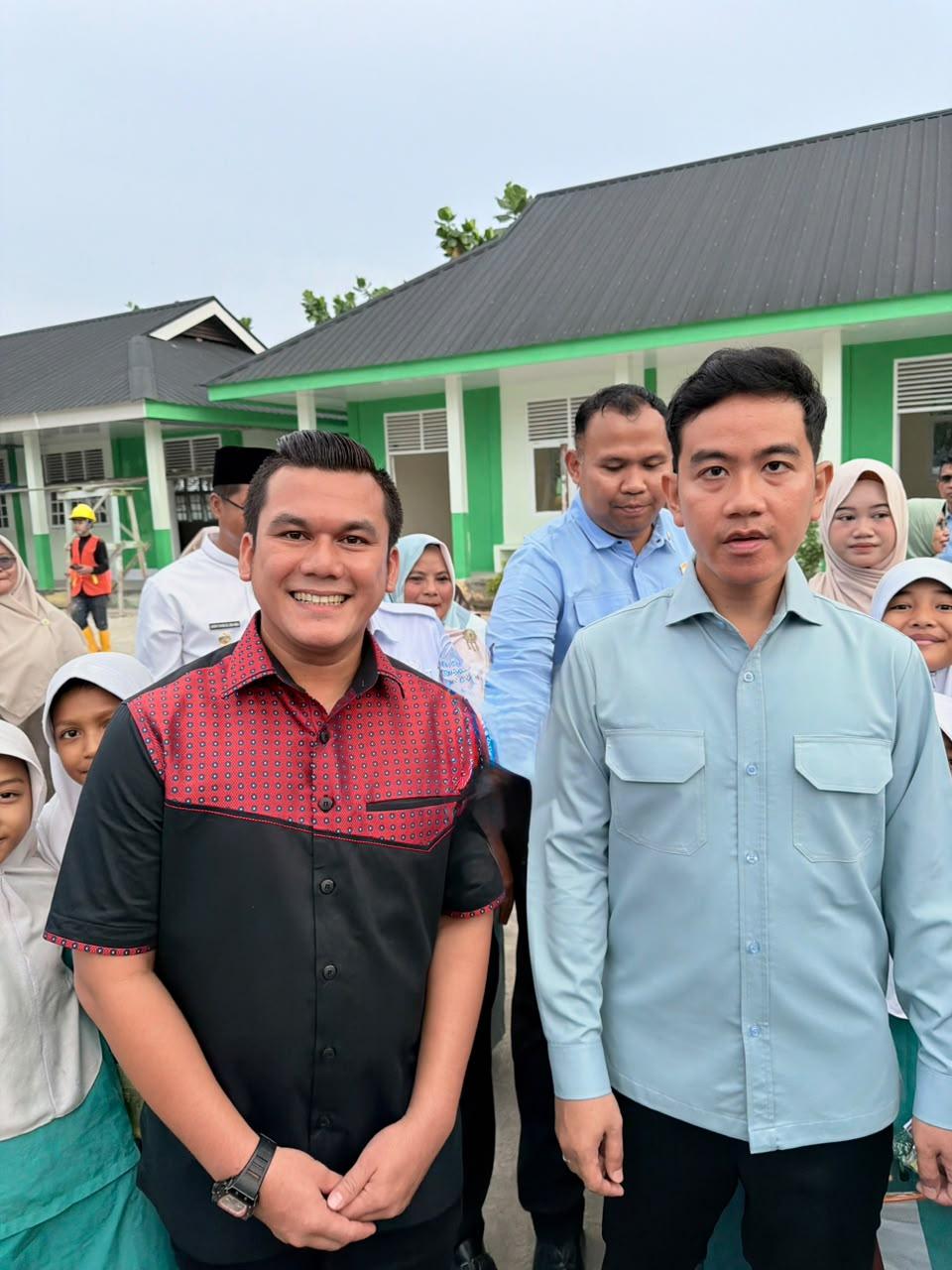 Kunjungan Wapres Gibran Disambut Antusias Warga Rohil, Infrastruktur hingga Pendidikan Jadi Harapan