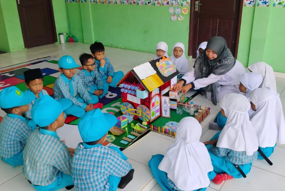 Usung Rumah Panca Cinta, Guru RA Nursyahira Sabet Juara 1 Lomba APE