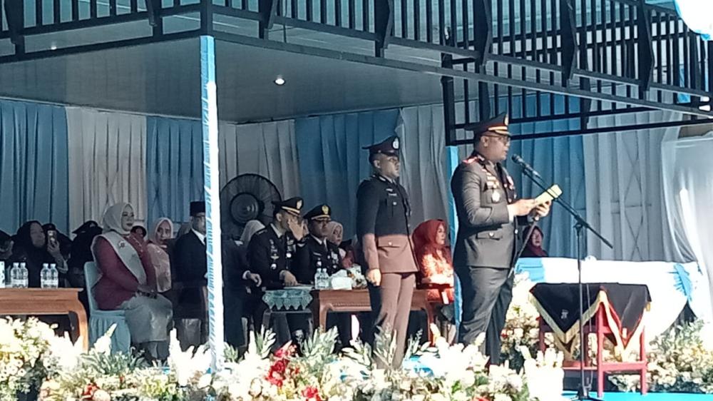 kapolres-kampar-pimpinan-upacara-hari-bhayangkara-ke80-tahun-2026-ini-para-petugasnya