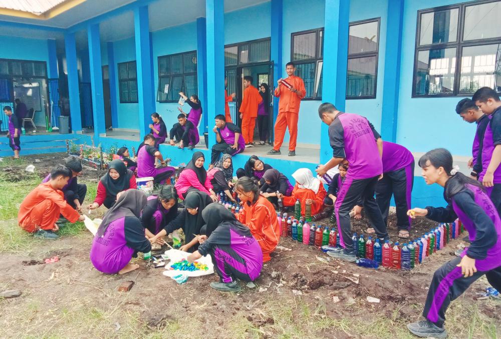 Semarak Sumpah Pemuda 2026, SMAN 17 Pekanbaru Gelar Gotong Royong dan Lomba Baca Puisi